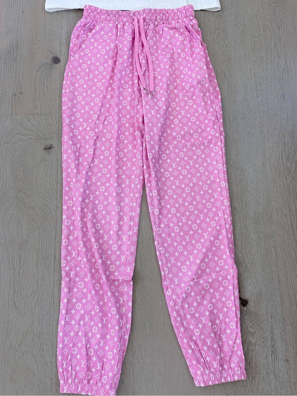 White Short-Sleeve Tee & Pink Patterned Lounge Pants Set size M